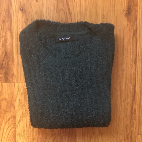 Like New Fuzzy Green Sweater - Picture 4 of 4